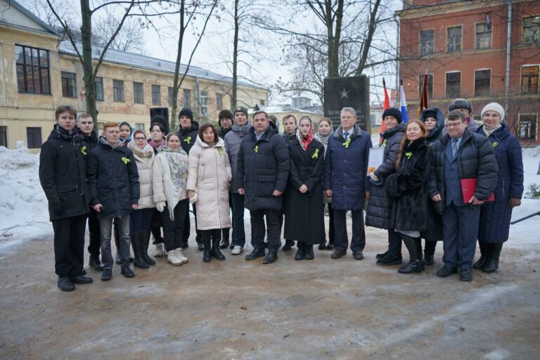 Торжественный митинг, посвященный 80-летию со Дня полного освобождения Ленинграда от фашистской блокады