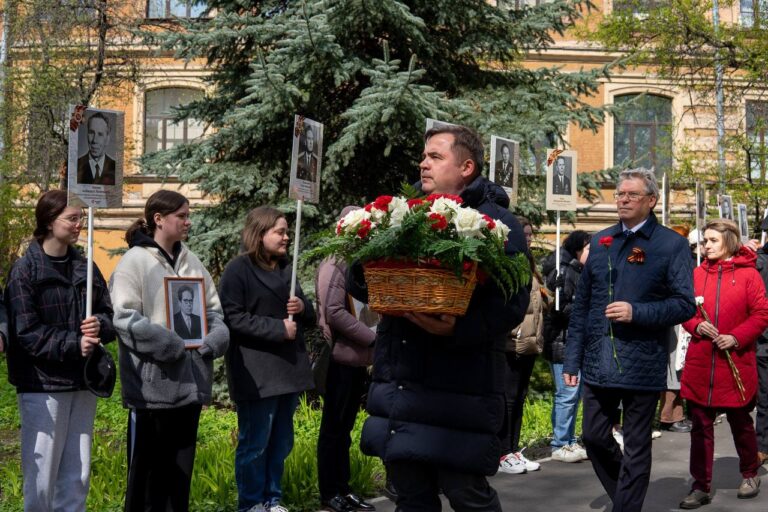 «Поклонимся великим тем годам!»